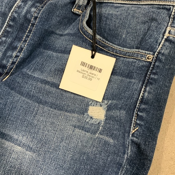 Sneak peek Flare Jeans - Picture 4 of 8